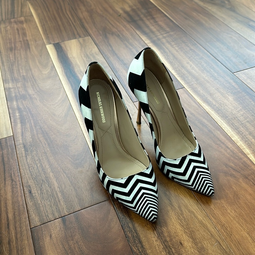 NICHOLAS KIRKWOOD BLACK AND WHITE ZIGZAG SUEDE LEATHER METALLIC HEELS SIZE 37